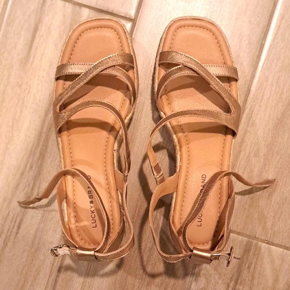 Lucky Brand, Wedge strappy Gold Sandal